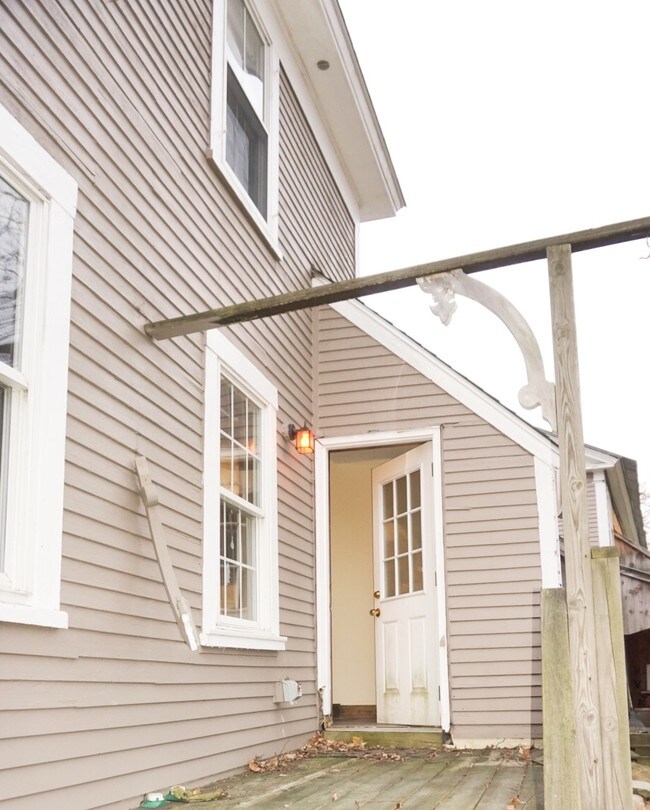 Foto del edificio - 24 S Main St