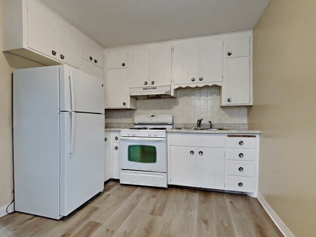 Foto del edificio - WINTER SPECIAL!! Fantastic 3 Bedroom, 1 Ba...