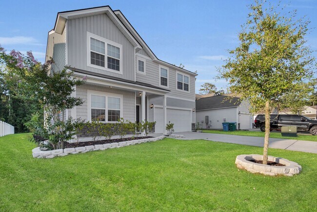 Building Photo - Beautiful 5 Bed 3 Bath Home located in his...