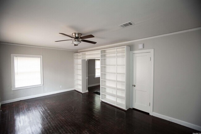 Building Photo - 2713 S Van Buren St