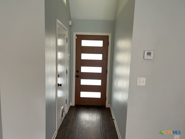 Foto del edificio - 3013 Levy Ln