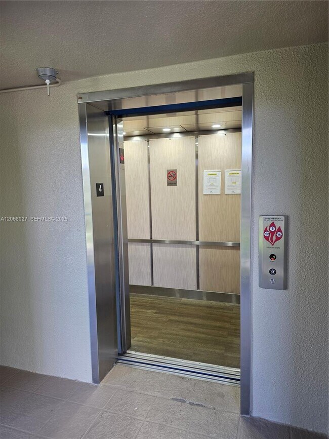 Foto del edificio - 1000 SW 128th Terrace