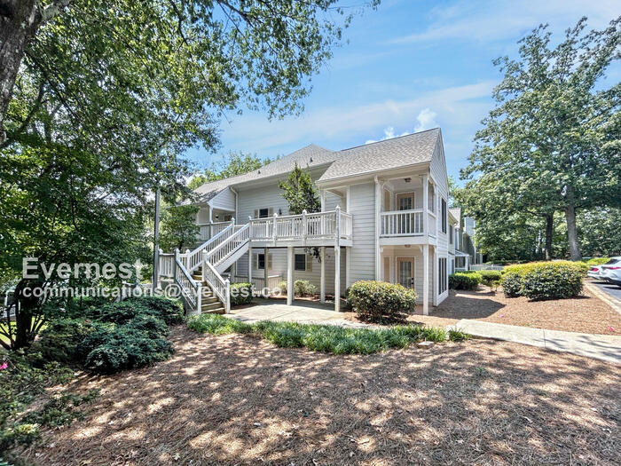 Primary Photo - 804 Abingdon Way NE