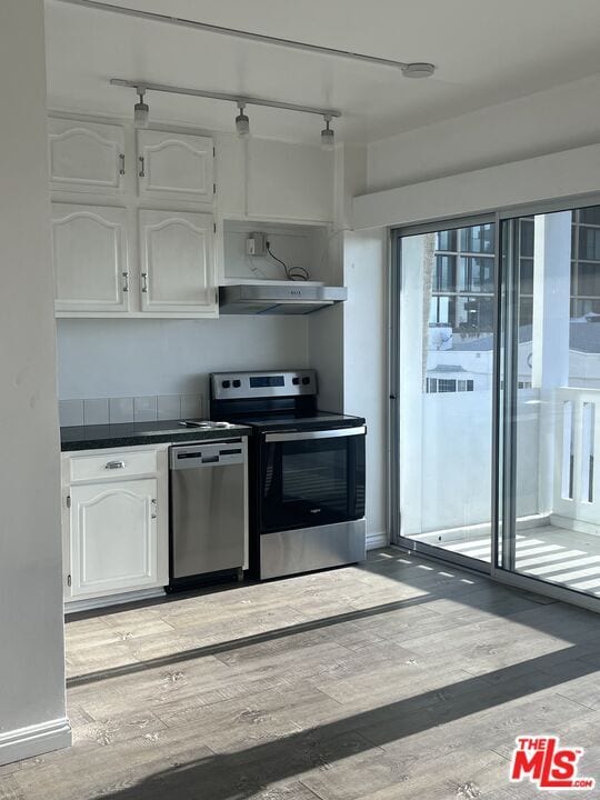 Building Photo - 999 N Doheny Dr