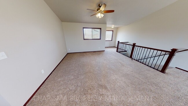 Building Photo - 330 Vernon Dr