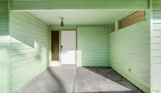 Building Photo - Updated Duplex