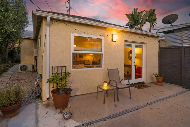 Building Photo - 7870 Truxton Ave