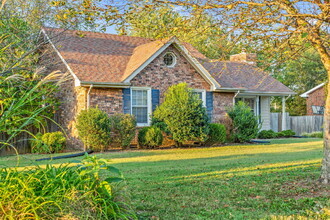 Building Photo - 101 Glen Oak Ct E