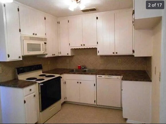 Building Photo - 2637 Green Oaks Dr