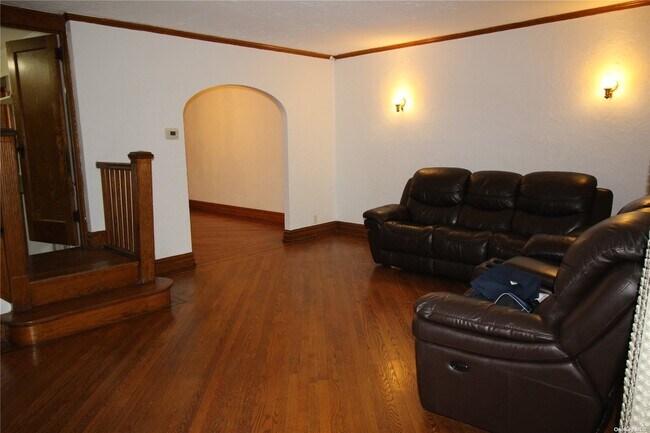 Foto del edificio - 88-82-88-62 62nd Dr