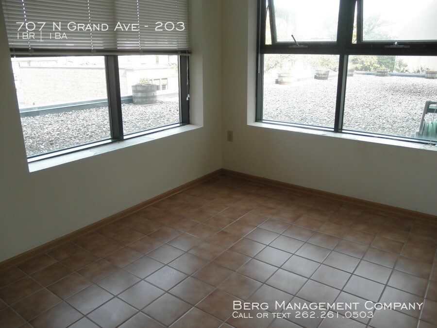 Primary Photo - One Bedroom w/Den