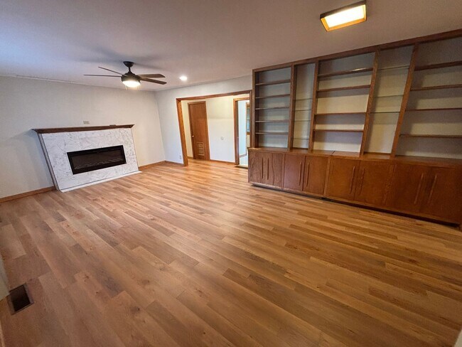 Foto del edificio - Mid-Century Modern 3-Bedroom, 2-Bathroom H...