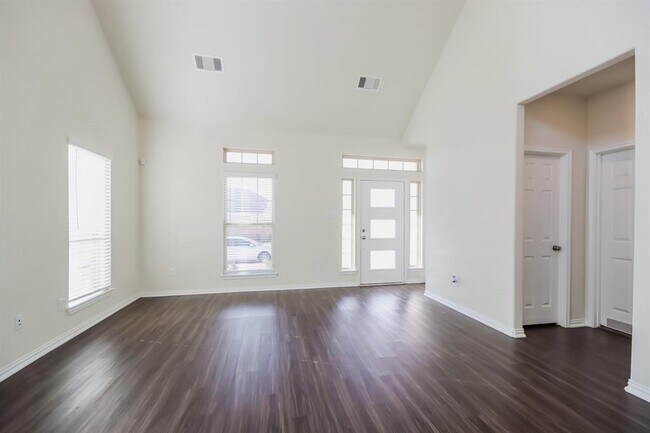 Foto del edificio - 12543 Highgrove Springs Dr