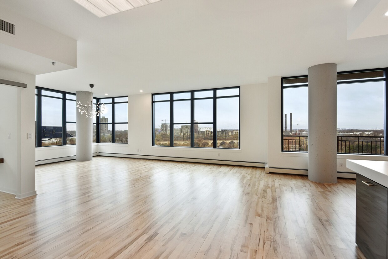 Foto principal - 215 10th Ave S