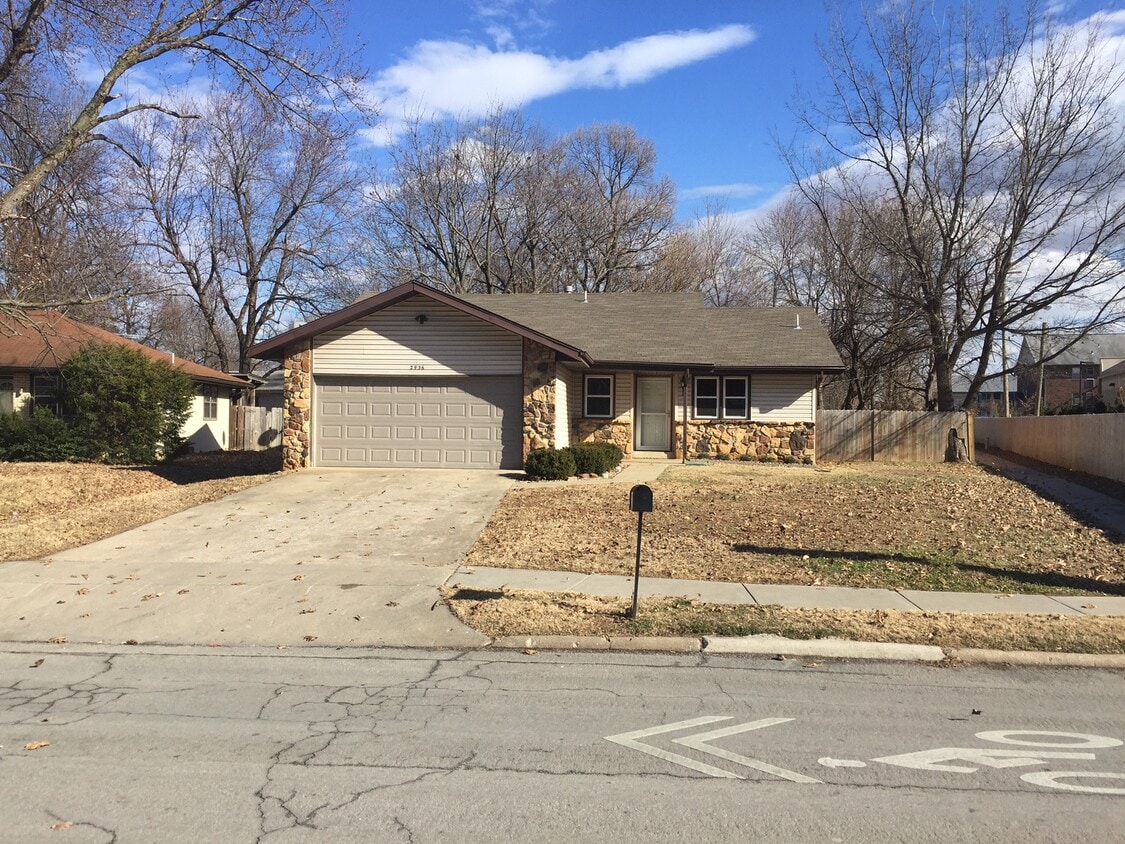 Primary Photo - 2936 S Kimbrough Ave