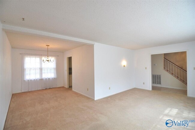 Building Photo - 2505 Lancelot Dr SE