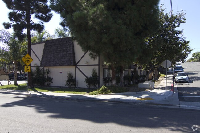 Building Photo - 612 M Ave