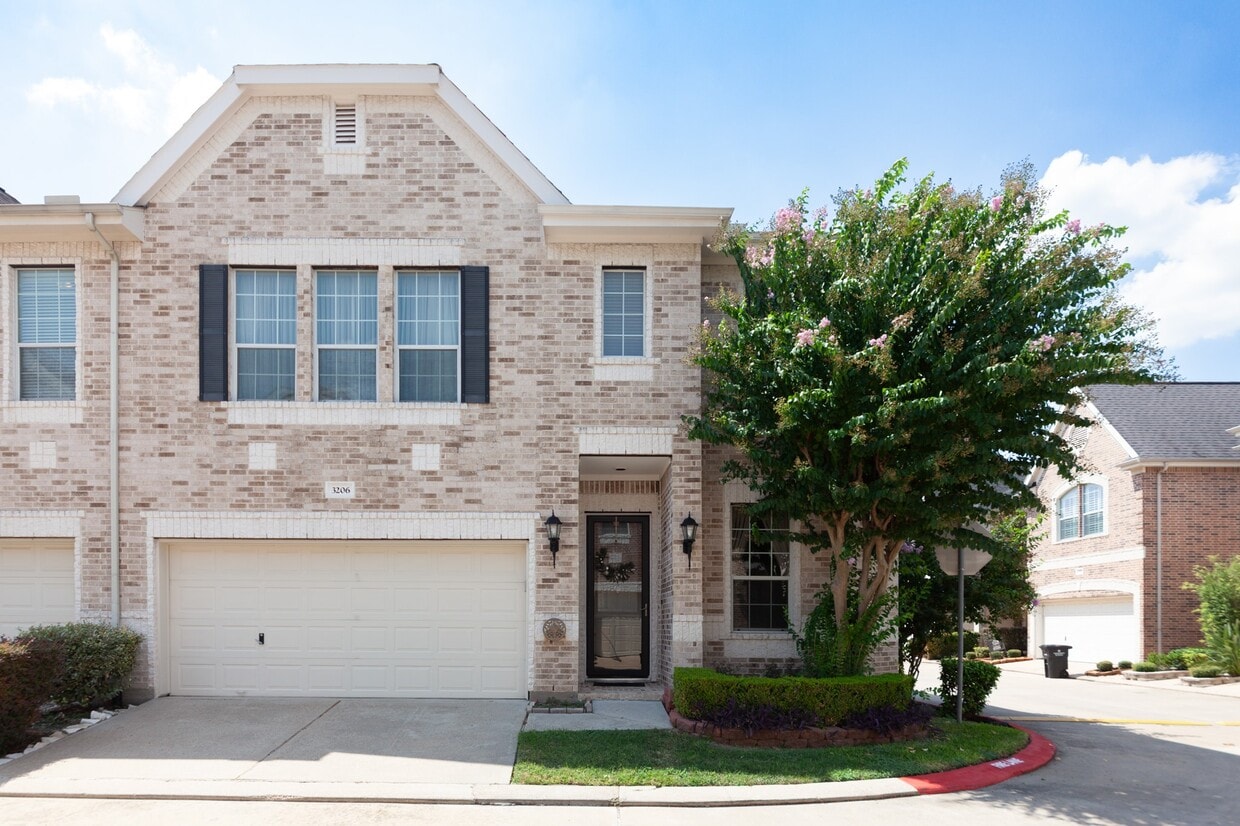 Primary Photo - 3206 Holly Thicket Dr