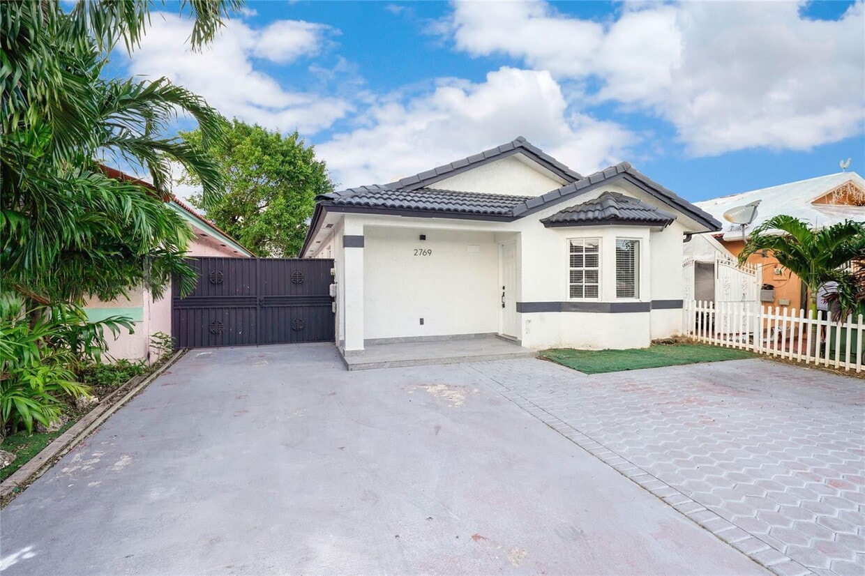 Foto principal - 2769 W 74th Terrace
