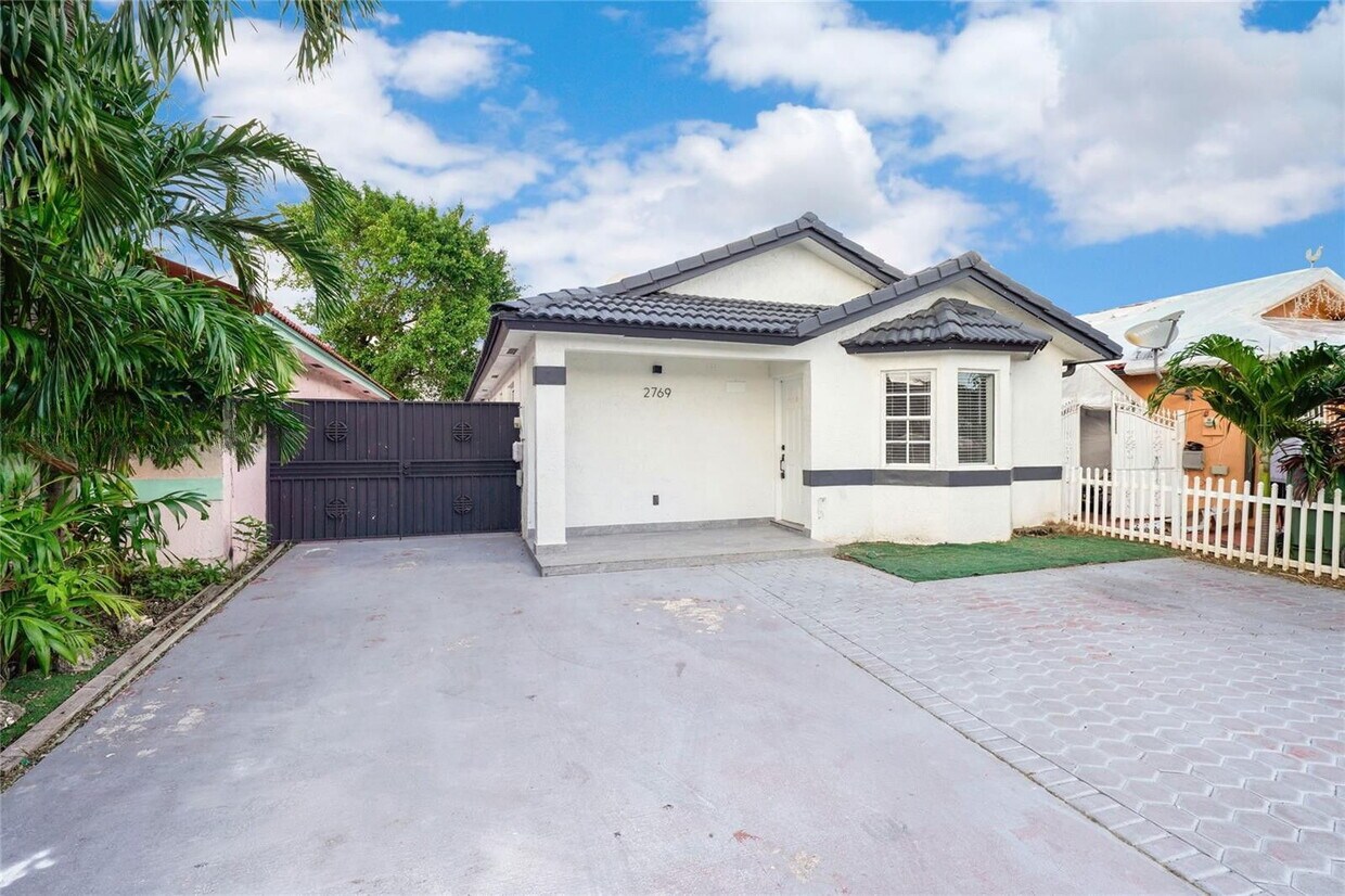 Photo - 2769 West 74th Terrace, Hialeah, FL 33016 - 3 BR 2 BA single-family home