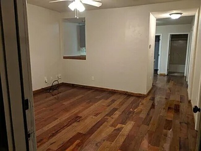 Foto del edificio - 2429 Selma Ave