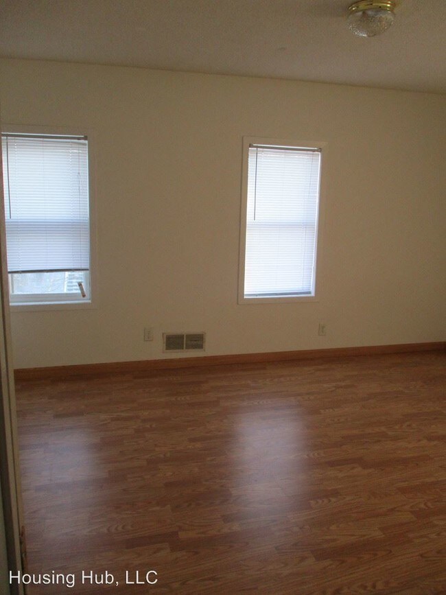 Building Photo - 1077 Bush Ave