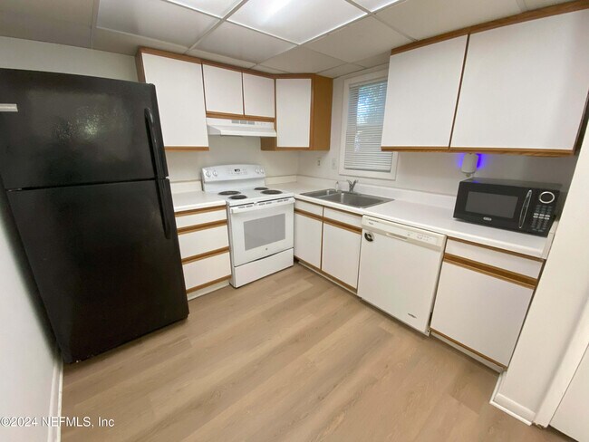 Building Photo - 695-A1A A1A N