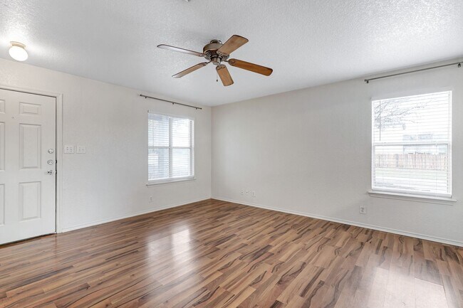 Foto del edificio - ***MOVE-IN SPECIAL: ONE WEEK FREE***Privat...
