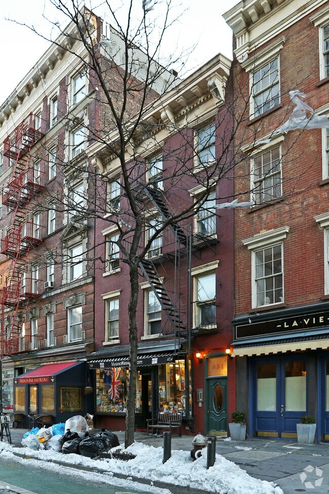 Building Photo - 634 Hudson St