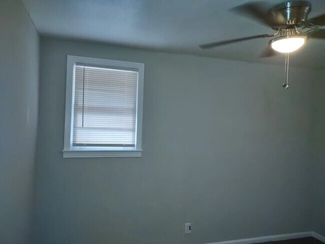 Foto del edificio - 4612 Harbin St