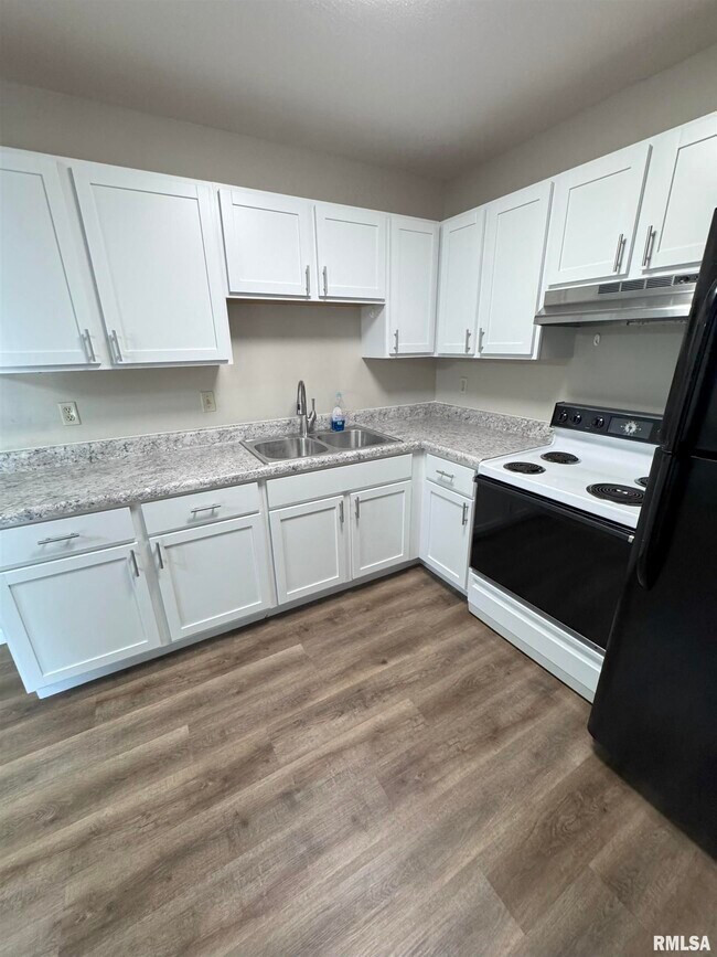 Foto del edificio - 5031 N Lakeside Pl