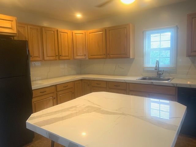 Foto del edificio - 1560 Whittier Ave