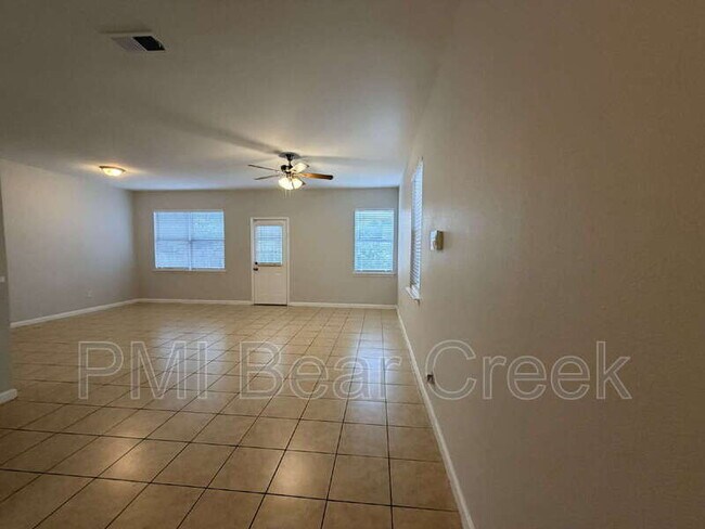 Foto del edificio - 6407 Waldron Dr