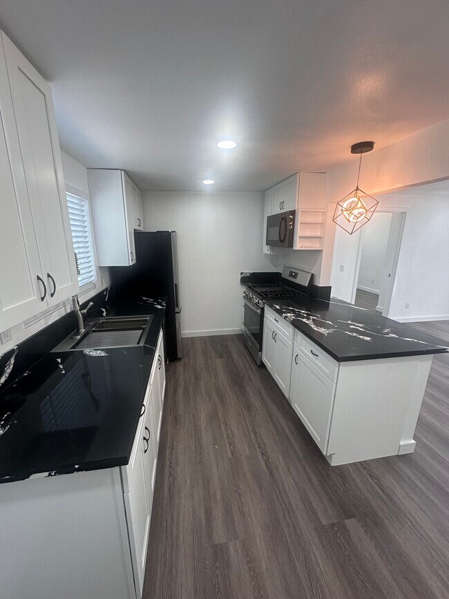 Foto del edificio - 3709 Merrimac Ave
