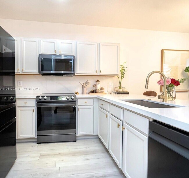 Foto del edificio - 8760 NW 97th Ave