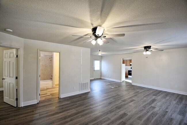 Building Photo - 1401 Coco Ln