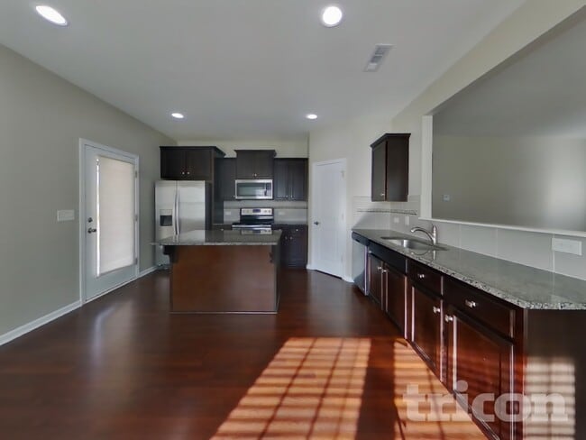 Building Photo - 3301 Pikes Peak Dr