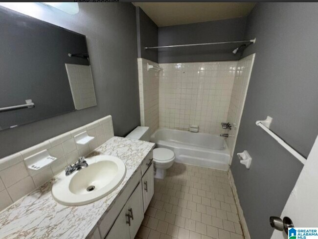Foto del edificio - 836 Old Trail Rd