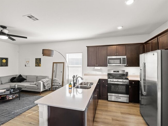 Building Photo - 2729 Louris Ln