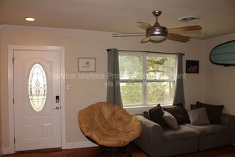 Building Photo - 1550 E Leonard St