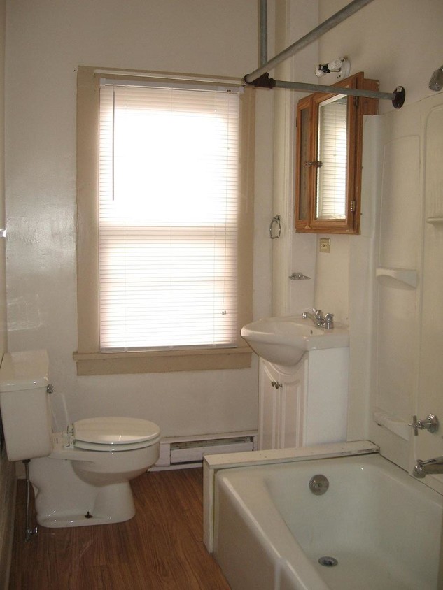 Primary Photo - 718 Grand Ave