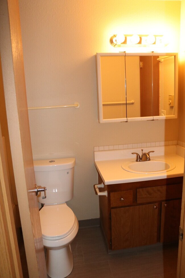 Foto del edificio - 17506-17508 8TH AVE CT E