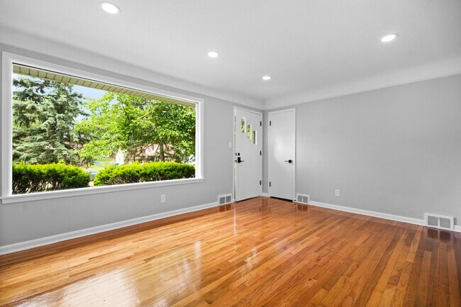 Building Photo - Freshly Remodeled 3-Bedroom Cape Cod in The Heart of Richmond Heights