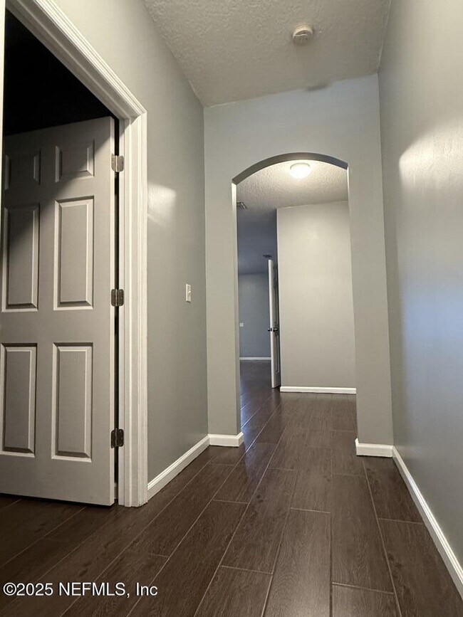 Building Photo - 516 Hopewell Dr