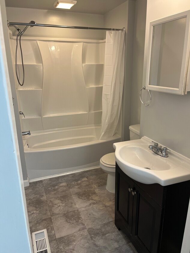 Bathroom - 32 Prospect St