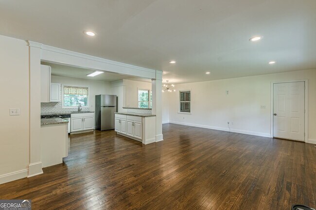 Foto del edificio - 427 Peyton Rd SW