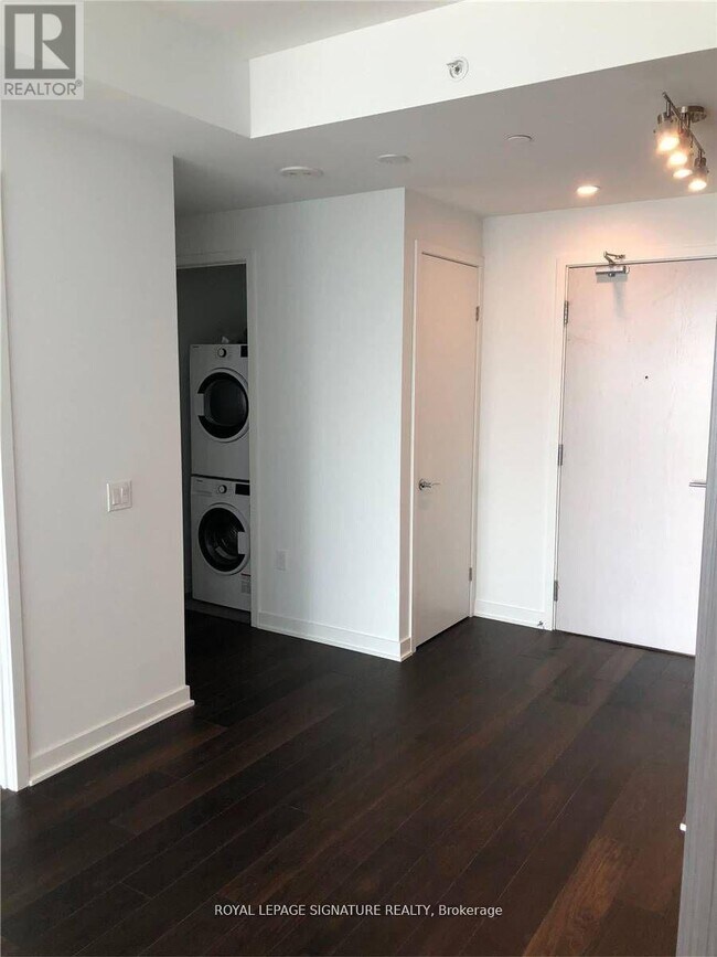 Building Photo - 115 Blue Jays Way