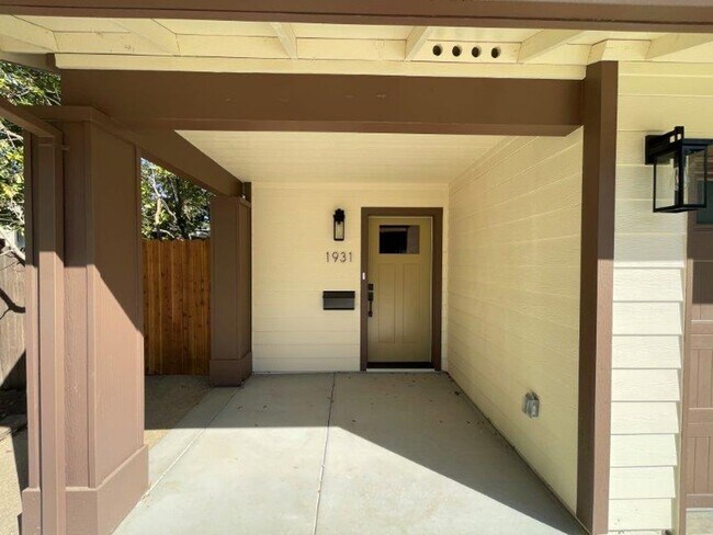 Foto del edificio - Tahoe Park 2 Bedroom Near UC Davis Med Center