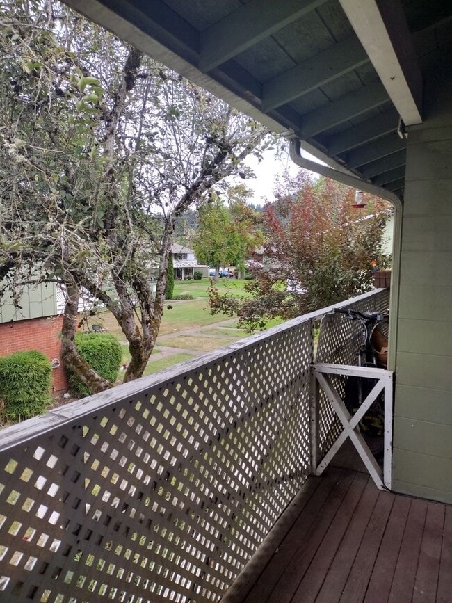 Building Photo - 2 bed room 1 bath in Beautiful South Eugene