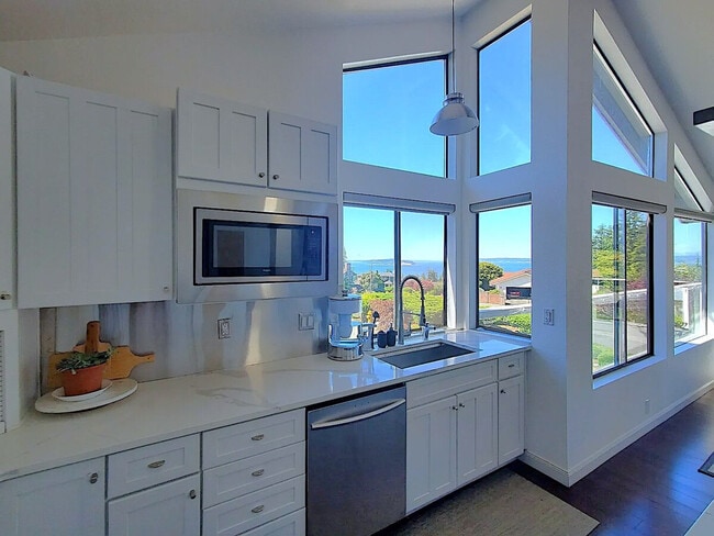 Building Photo - 5111 23rd Ave W